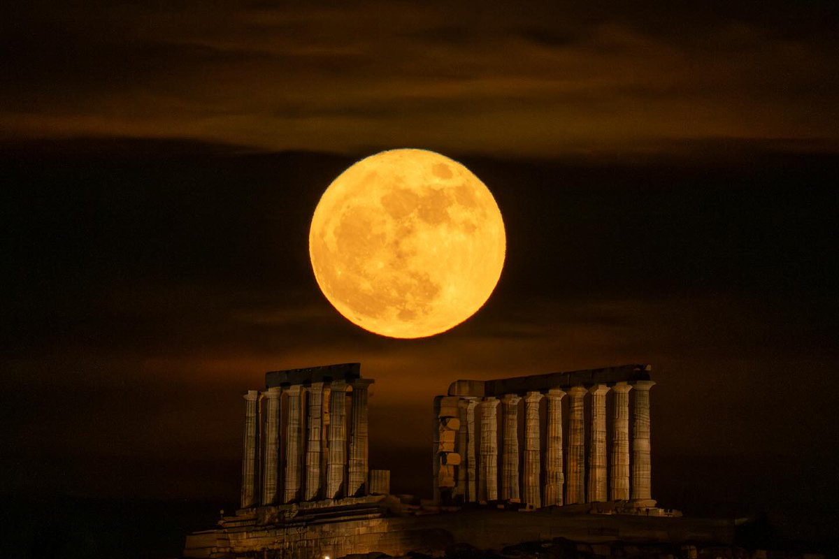 bill_psomas's tweet photo. When I first started thinking about i-CIR dataset, this was one of the images I had in mind.

The Temple of Poseidon in Sounio — not just as “a landmark”, but this particular place, seen again under the iconic condition:

“with a full moon”🌕

🌐Project: https://t.co/9YoLaB8M5F https://t.co/ZwAqMWKOYv