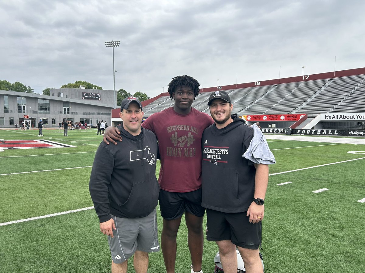 kwakuasare72's tweet photo. Has a great time at @UMassFootball camp today, Loved working with the coaches!
@CoachWhiteUMass 
@CSAPrepStar 
@PRZNewEngland 
@ScoutingNE 
@NE6FB_Recruits https://t.co/jrIabda1U0