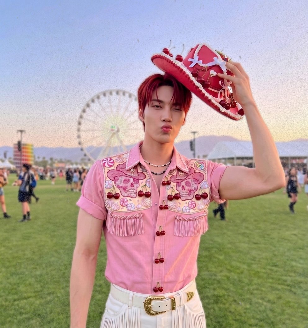 its_jiwu's tweet photo. Everybody loves cherries! I hope everybody loves JIWU too! 🍒🍰
#JIWU #PopThat #Cherry #cherrycowboy #yeehaw #COACHELLA #DAYTWO #sweet https://t.co/hfeJCfh220