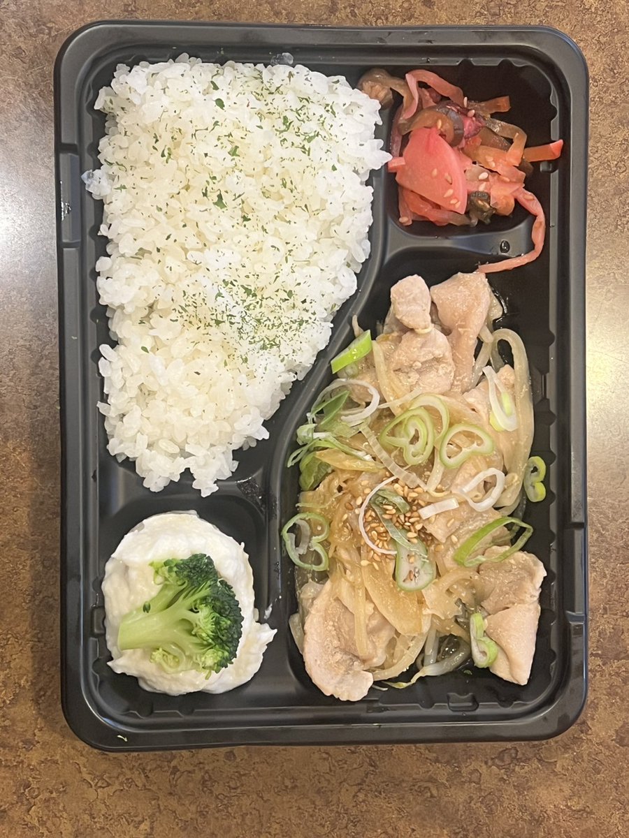Humberg_island_'s tweet photo. おはようございますー！
暑いですが6月気合いのスタートです！
月曜日は理工キャンパスにてキッチンカーいきます！

大隈通りの店舗も営業してます！
本日は大量のオードブル注文もありがたい！

6日土曜日は新宿中央公園にワセメシキッチンカーが参ります！
#ワセメシ
#早稲田
#キッチンカー https://t.co/8c6FElMAs8