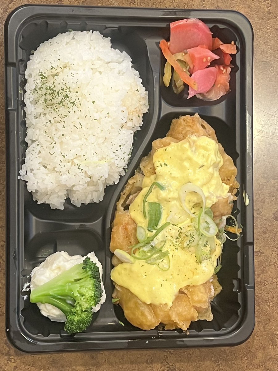 Humberg_island_'s tweet photo. おはようございますー！
暑いですが6月気合いのスタートです！
月曜日は理工キャンパスにてキッチンカーいきます！

大隈通りの店舗も営業してます！
本日は大量のオードブル注文もありがたい！

6日土曜日は新宿中央公園にワセメシキッチンカーが参ります！
#ワセメシ
#早稲田
#キッチンカー https://t.co/8c6FElMAs8