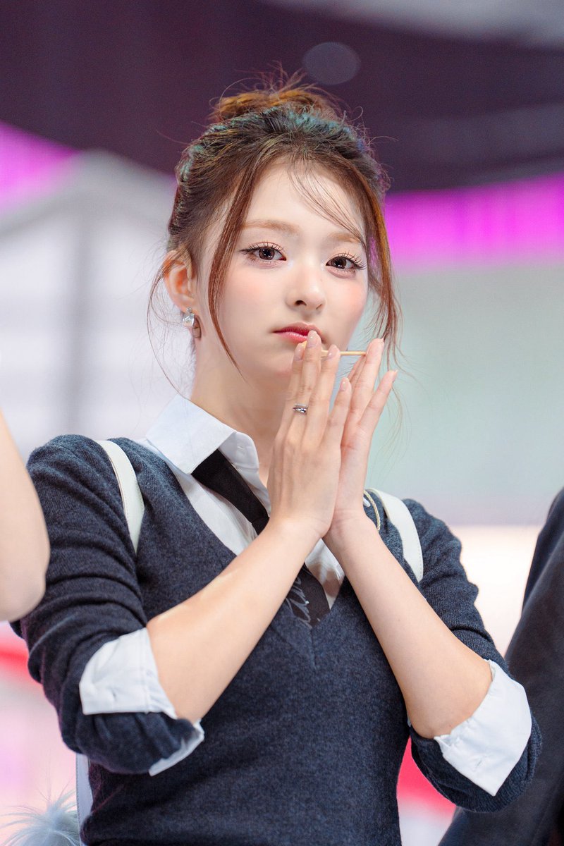 jiwon_9800's tweet photo. 나경아 생일축하해💜
#fromis_9 #프로미스나인
#이나경 #나경
#HAPPYNAGYUNGDAY https://t.co/0Vp7tW7OIN