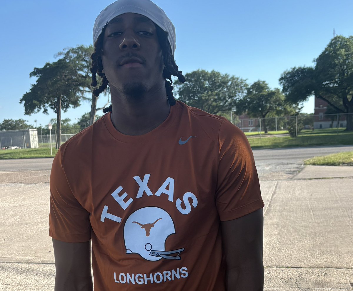 Fhall565Hall's tweet photo. Aledo 2028 3 🌟 Corner @LockdownAkaHall Showed Up at the @TexasRecruiting @TexasFootball Elite Camp 🤘 With lil bro 2030 Aledo corner @AidenA5Hall . Always good to see @Mark_Orphey @ChrisGilbert_1 @Coach_Fenner6 @LockdownAkaHall holds @TexasFootball offer https://t.co/KWOqbmBPHy