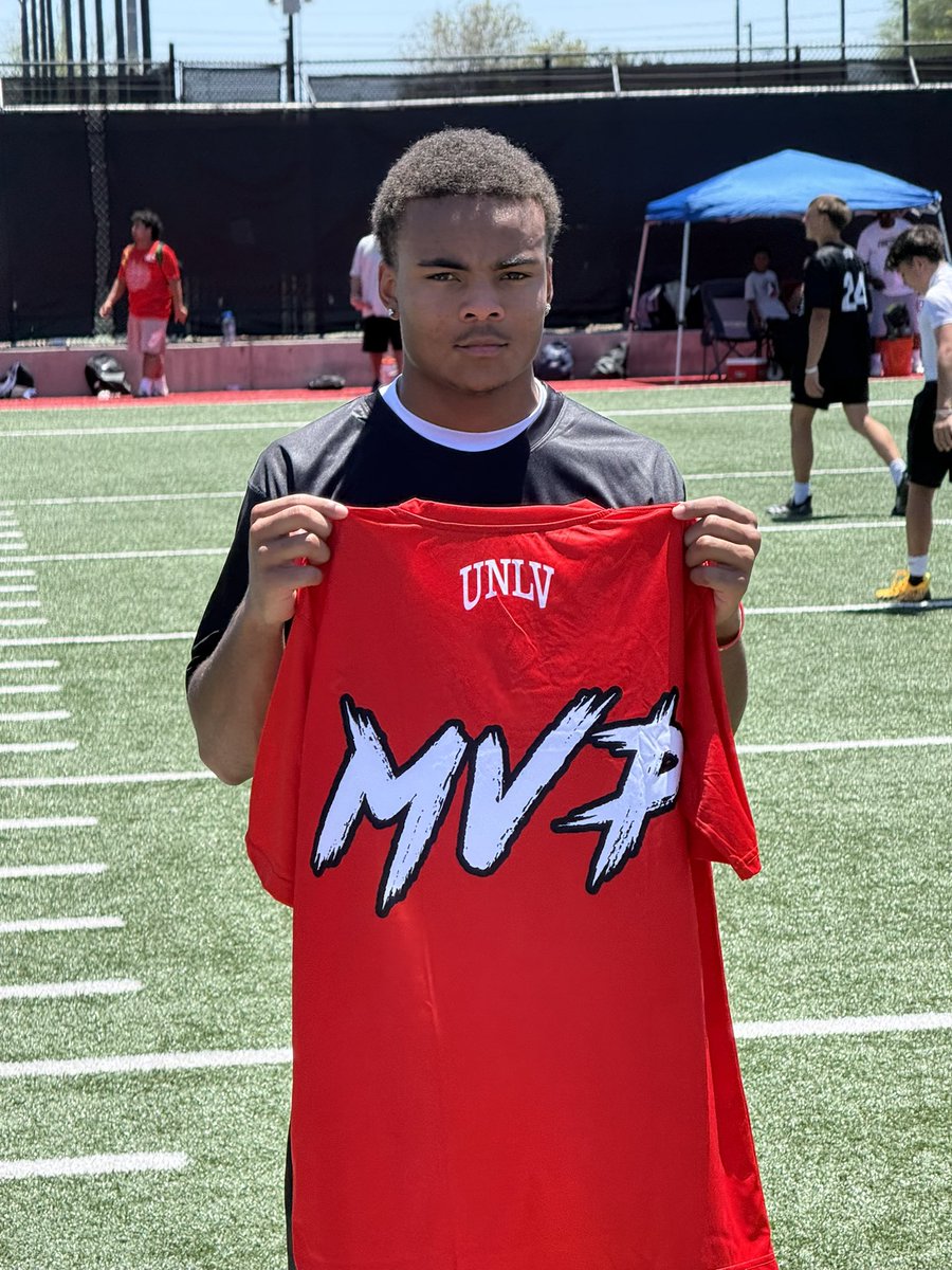 JojoJohnson3_'s tweet photo. MVP at the UNLV Mega Camp. Thank you to all the coaches for the opportunity, Looking forward to continuing to work and compete. I still got more to prove💯
@Coach_TMACK @Nextup2success @Coach_JDAlex @CoachNateOishi @BrandonHuffman @PrepRedzoneNV @MikeWatersP1 @CoachCNorcross https://t.co/GZYJw5q1JR