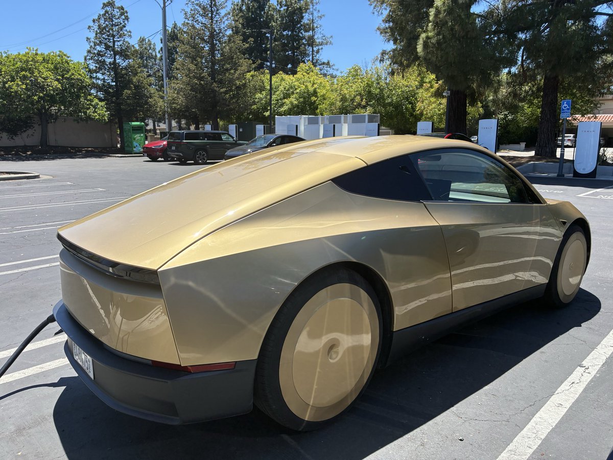 junlinghu's tweet photo. Spotted a cybercab today in Mountain View. It seems cybercab is coming to Bay Area. It’s exciting. https://t.co/t3UG9NB2Ho