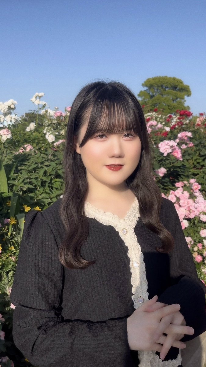 klicht_1106's tweet photo. おはようございます☀︎

6月になりましたね。
季節がまたひとつ進み始めていますね。

気温や天候の変化が大きい時期ですので、皆さまもどうかご自愛ください☺︎

お写真は薔薇を見に行った時の、なんか近いなあと思ってる私です📷🥀 https://t.co/sXN6K3b9ku