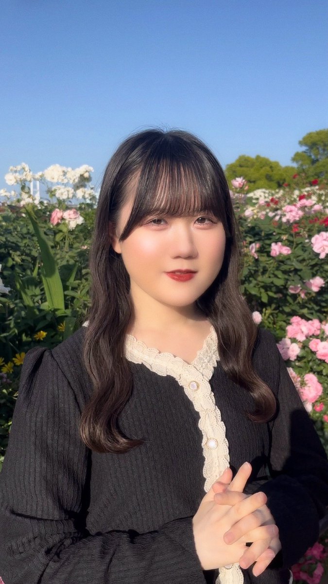 klicht_1106's tweet photo. おはようございます☀︎

6月になりましたね。
季節がまたひとつ進み始めていますね。

気温や天候の変化が大きい時期ですので、皆さまもどうかご自愛ください☺︎

お写真は薔薇を見に行った時の、なんか近いなあと思ってる私です📷🥀 https://t.co/sXN6K3b9ku
