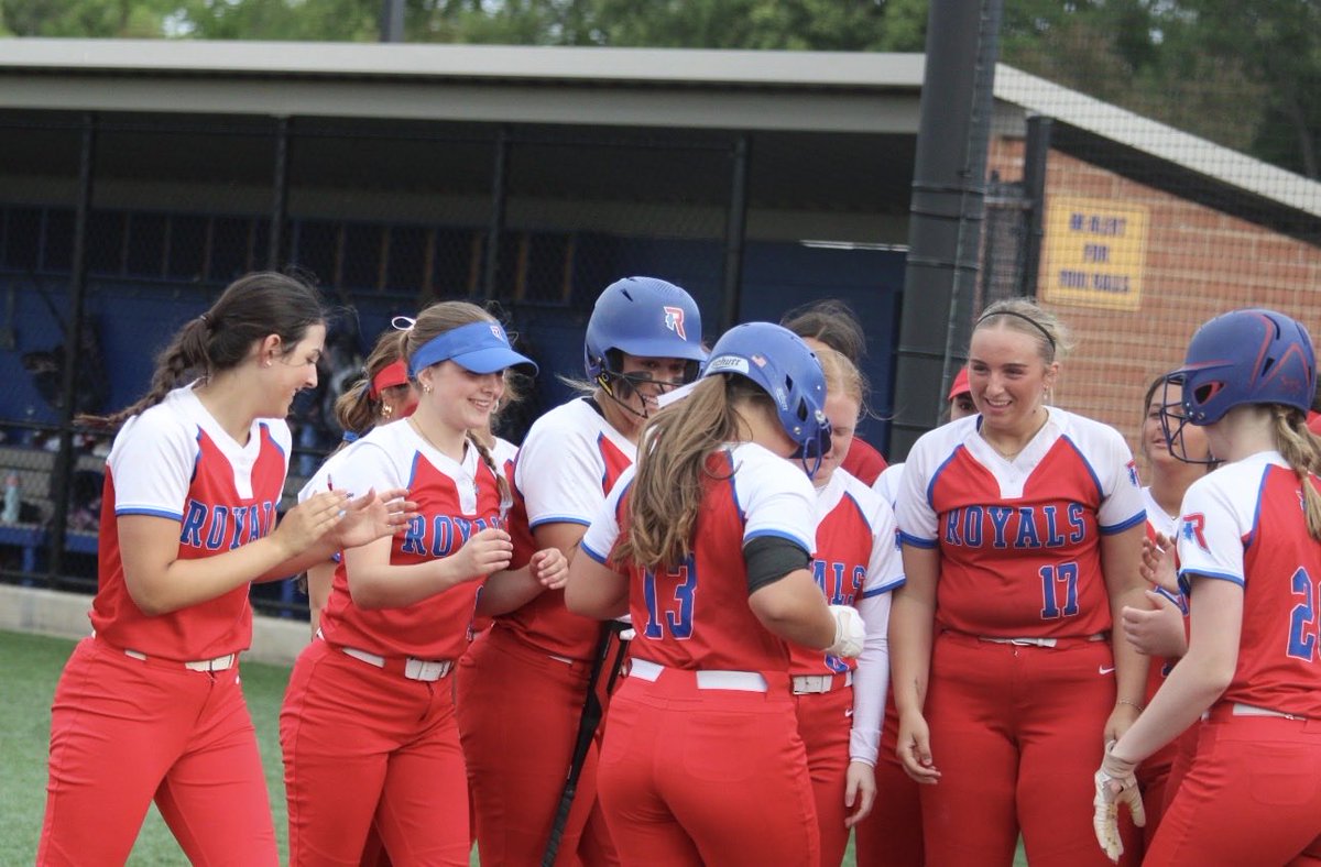 mocurtis2027's tweet photo. Not how we wanted this season to end but I’m so proud of this team and grateful for the opportunity to compete alongside them!! ❤️💙🤍 @RoncalliSball @UnityPirillo @ButlerSoftball @BUsoftballcoach @CoachMalWinters 
23 GP
.380 BA
27 hits
3 2B
8 HRs
.447 OBP
.761 SLG 
.992 FP https://t.co/OmRLVGW97s