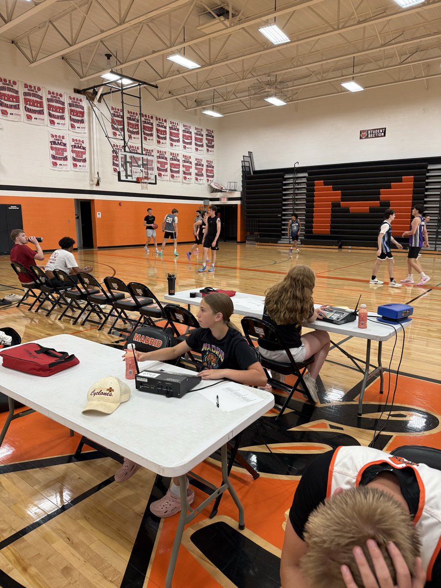 MadridBoysHoops's tweet photo. Today we kicked off our inaugural Madrid Summer Basketball League!! Full of 50 current and former collegiate &amp; high school players from the metro. Could not be more pleased with the extremely high level of basketball being played. Such a great opportunity for our kids! https://t.co/GoBvTvVQDc