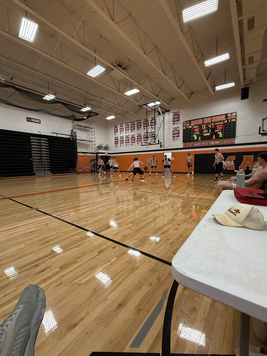 MadridBoysHoops's tweet photo. Today we kicked off our inaugural Madrid Summer Basketball League!! Full of 50 current and former collegiate &amp; high school players from the metro. Could not be more pleased with the extremely high level of basketball being played. Such a great opportunity for our kids! https://t.co/GoBvTvVQDc
