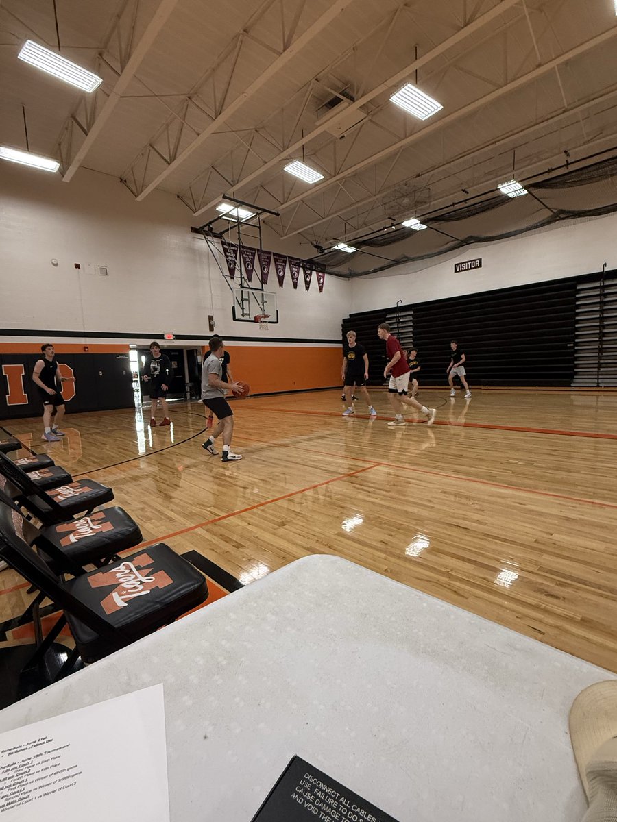 MadridBoysHoops's tweet photo. Today we kicked off our inaugural Madrid Summer Basketball League!! Full of 50 current and former collegiate &amp; high school players from the metro. Could not be more pleased with the extremely high level of basketball being played. Such a great opportunity for our kids! https://t.co/GoBvTvVQDc