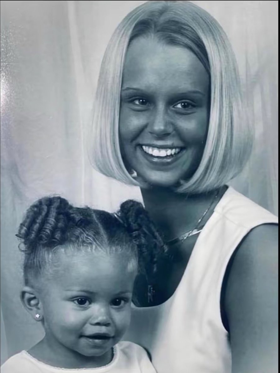 DailyRapFacts's tweet photo. Latto and her mom ❤️👀 https://t.co/22yrJXlzfy
