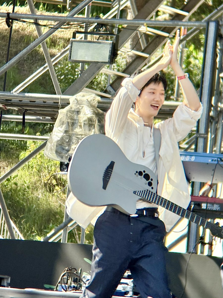 mul_dumpling914's tweet photo. 넘나 신나버린 하현상
진짜 어제 너무 예뻤어 https://t.co/h8eFO4TVbA