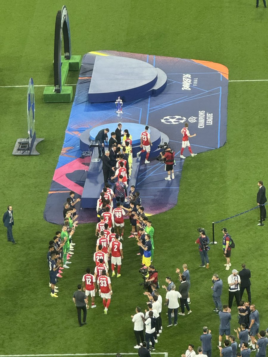 TomDustyBoiii's tweet photo. It weren’t meant to be. Beyond proud of my club 💔🤍 https://t.co/cW8VM811sP