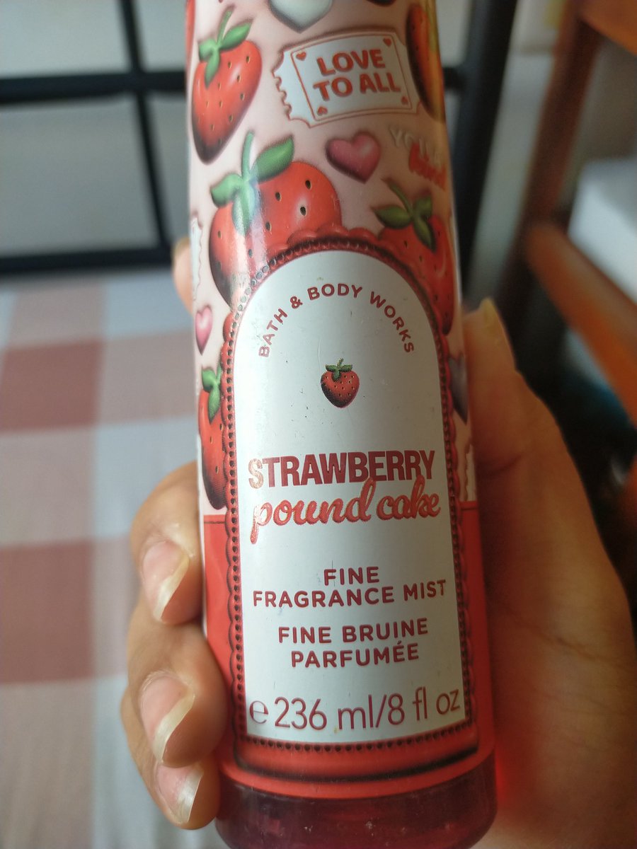 grcieeeeee's tweet photo. #WTS Bath and Body Works Strawberry Pound Cake

masih new, beli di storenya langsung (cabang GI). belum pernah dispray samsek.

aku jual 125k aja. boleh nawar kok.
yuk yukkk dibeliiii. rare item loh ini #zonauang #zonajajan https://t.co/alNs4NsjyR