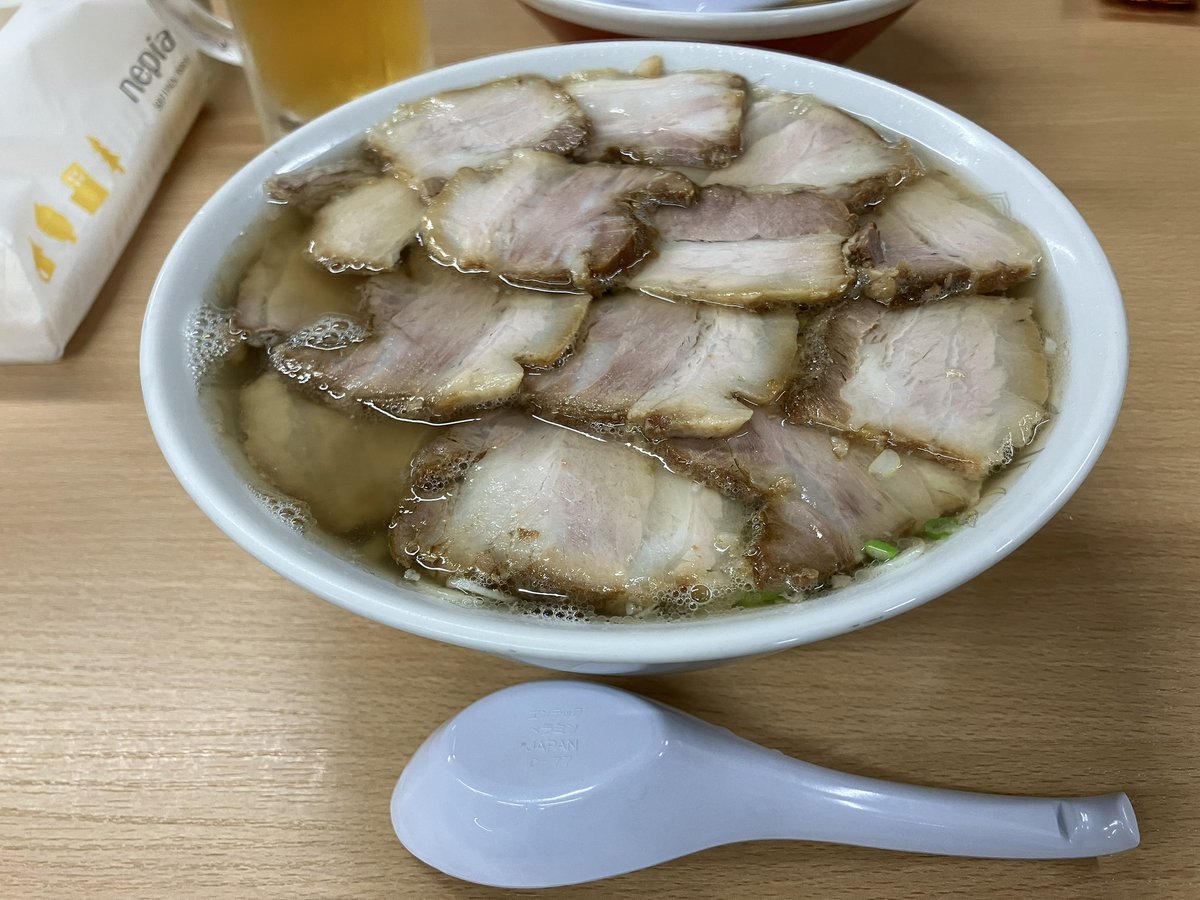 ijn_hungrywolf's tweet photo. 聖飢魔II郡山ミサ、自分のミスで参拝できず散々でした。
多額の出費に合わせて、昨日はその手続きなどでおおわらわ。
そしてenemyに平謝り🙇自業自得と自分に言い聞かせて耐え抜きました。
でも喜多方ラーメンハマりました。
実家帰省の際に食べ間に行こう！ https://t.co/BJdoDTXmIK