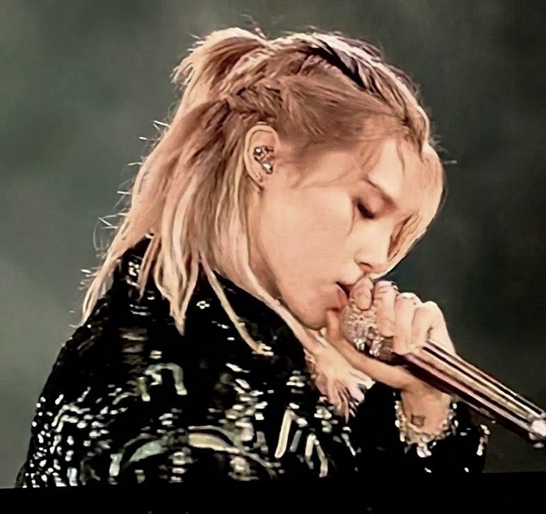 ofjmn's tweet photo. this look on him https://t.co/O6fhjxTKVY