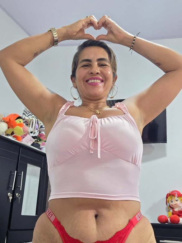 YelenaMujer's tweet photo. Aceptarías una solicitud de amistad de alguien de 48 años?   Preguntando por un amigo 😉 https://t.co/RqNpFkWtmn