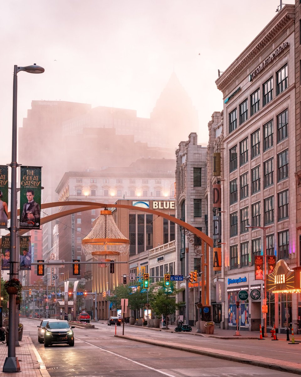 GabeWasylko's tweet photo. Foggy Sunsets in Downtown Cleveland, Ohio https://t.co/RDI3oFmP0r