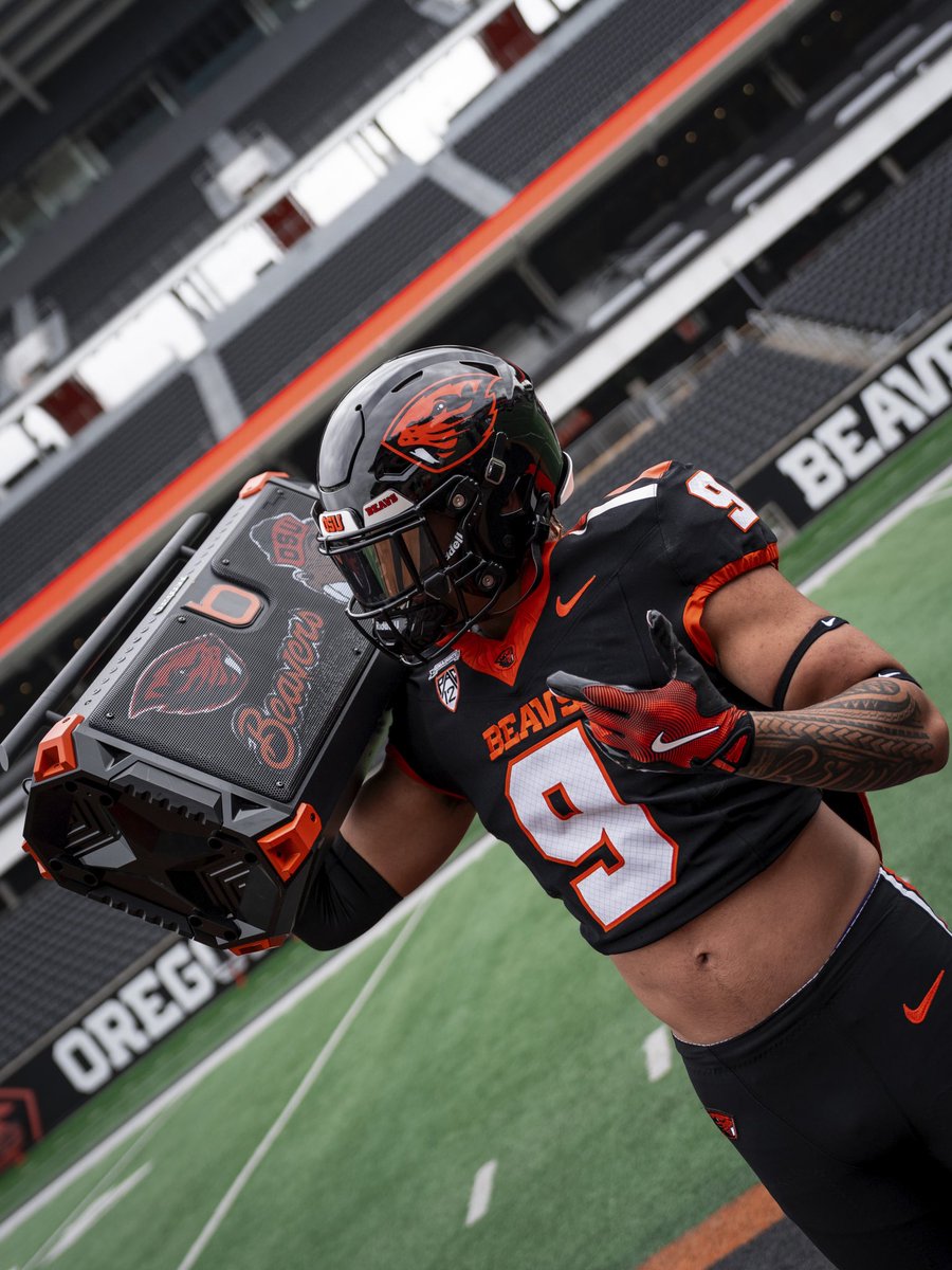 Teave_brown's tweet photo. 🙏🏽ALL GLORY TO GOD🙏🏽

After a lot of thinking I am 100% COMMITTED TO OREGON STATE!!
          🟠⚫️   GO BEAVS   🟠⚫️
                             🦫🦫🦫
@BeaverFootball @CoachShephard @Coach_Dennison @JsmittyFB @EronHodges https://t.co/9qc0m2WufJ