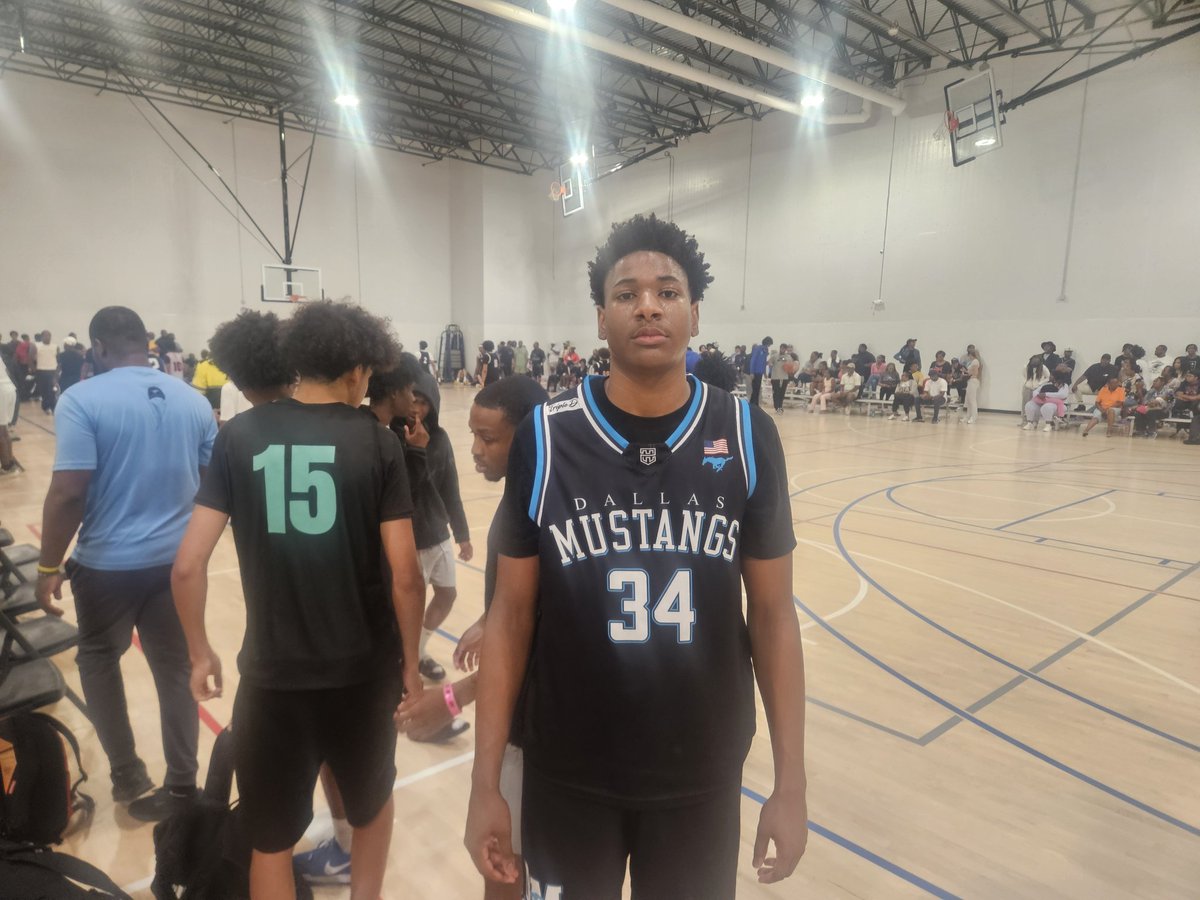 EdmondTaylor18's tweet photo. TaylorMade Pick 

Max Levels Invitational 

James Spears 6'6 F 2027 DM 17U/Lakeview HS (Garland, TX)

- Finishing around the basket 

Go to https://t.co/7UTn3xVn6S to check out his Player Evaluation 

College Coaches 👀 

#TomorrowsStarsToday #MLEinvitational #CircuitLeague https://t.co/ty90d8V0sv