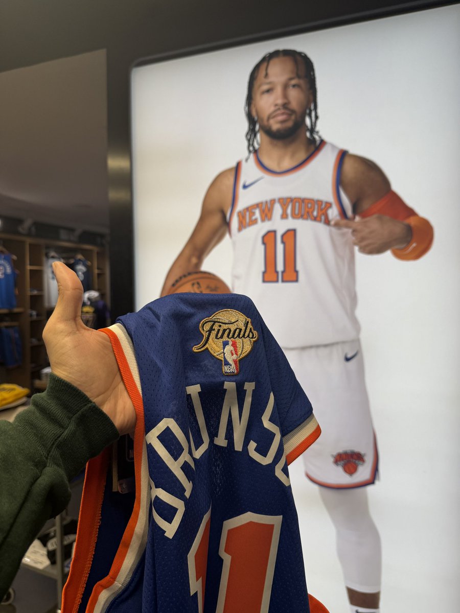 racksgetdaracks's tweet photo. NBA store got me right #Goknicks https://t.co/iqZoOnt6My