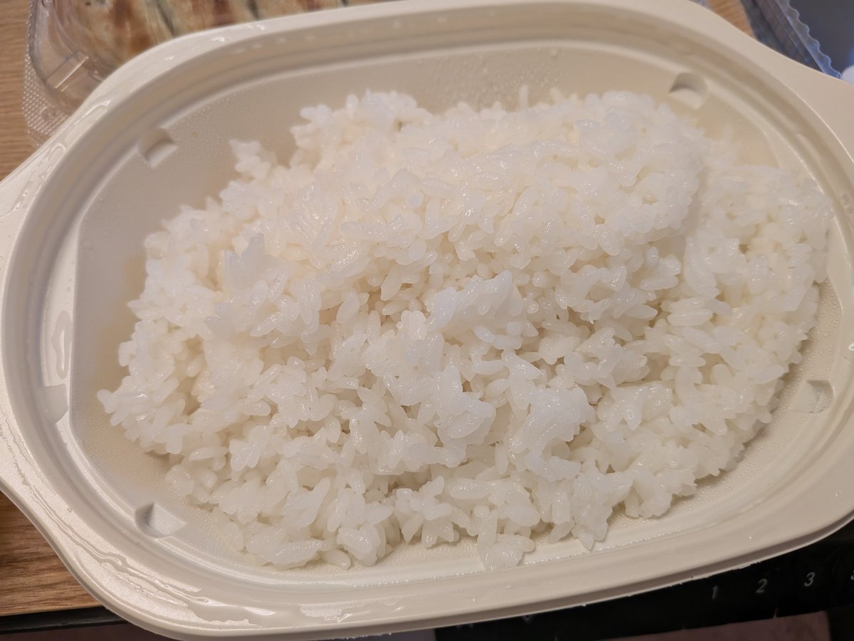usagichi's tweet photo. 中華の持ち帰り
さあ食べようか😳
これチャーハンか😨
レシート捨てたしな〜
チャーハンのオーダをさすがに忙しいからって白飯ぶっ込む定員さんはいないよね
#チャーハンオーダしたら白飯入ってた https://t.co/WoDJdXLrnr