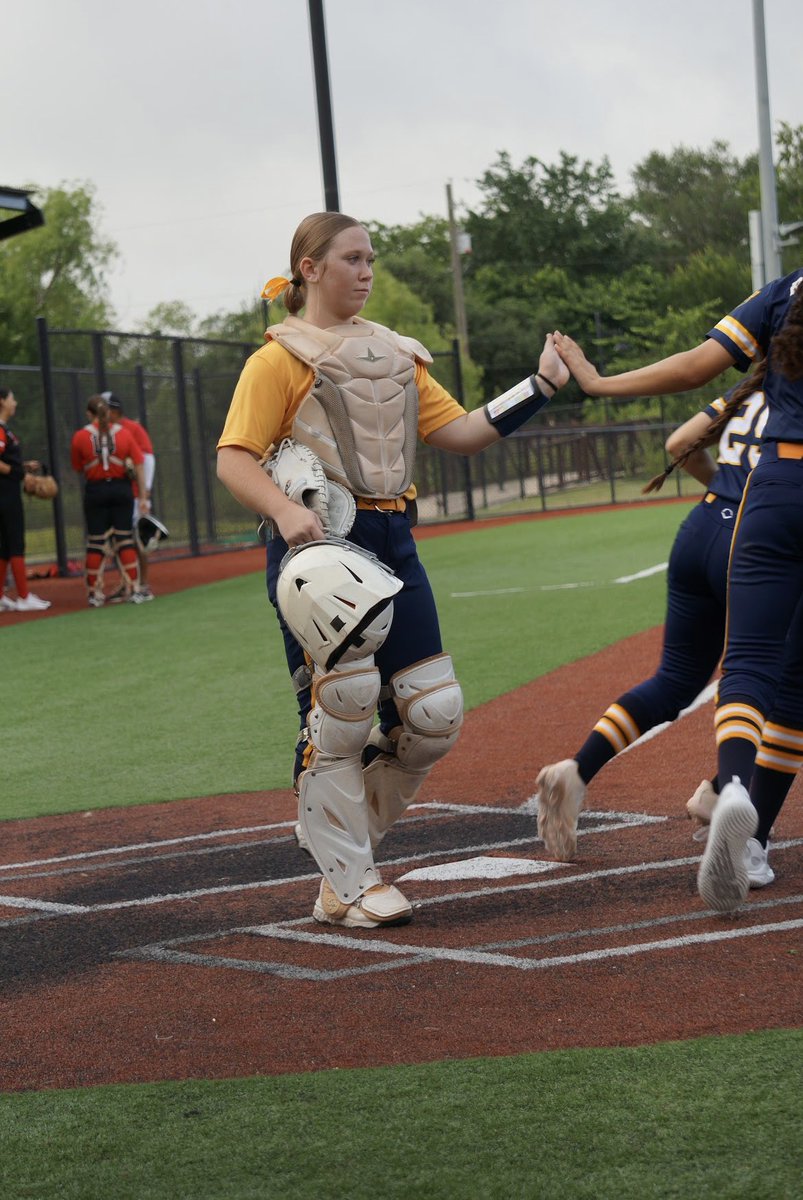 maciemanus24's tweet photo. Great way to kick off the summer season at the Impact Gold Summer Warmup. So much chemistry with this group of girls, it’s going to be a great season!🥎💙💛
@impactgoldhtx16 
@FwoodSoftball 
@HDXSoftball 
@CoachLeux 
@XtremetrainzLlc 
@softballhype https://t.co/4qdn4u8U6Z