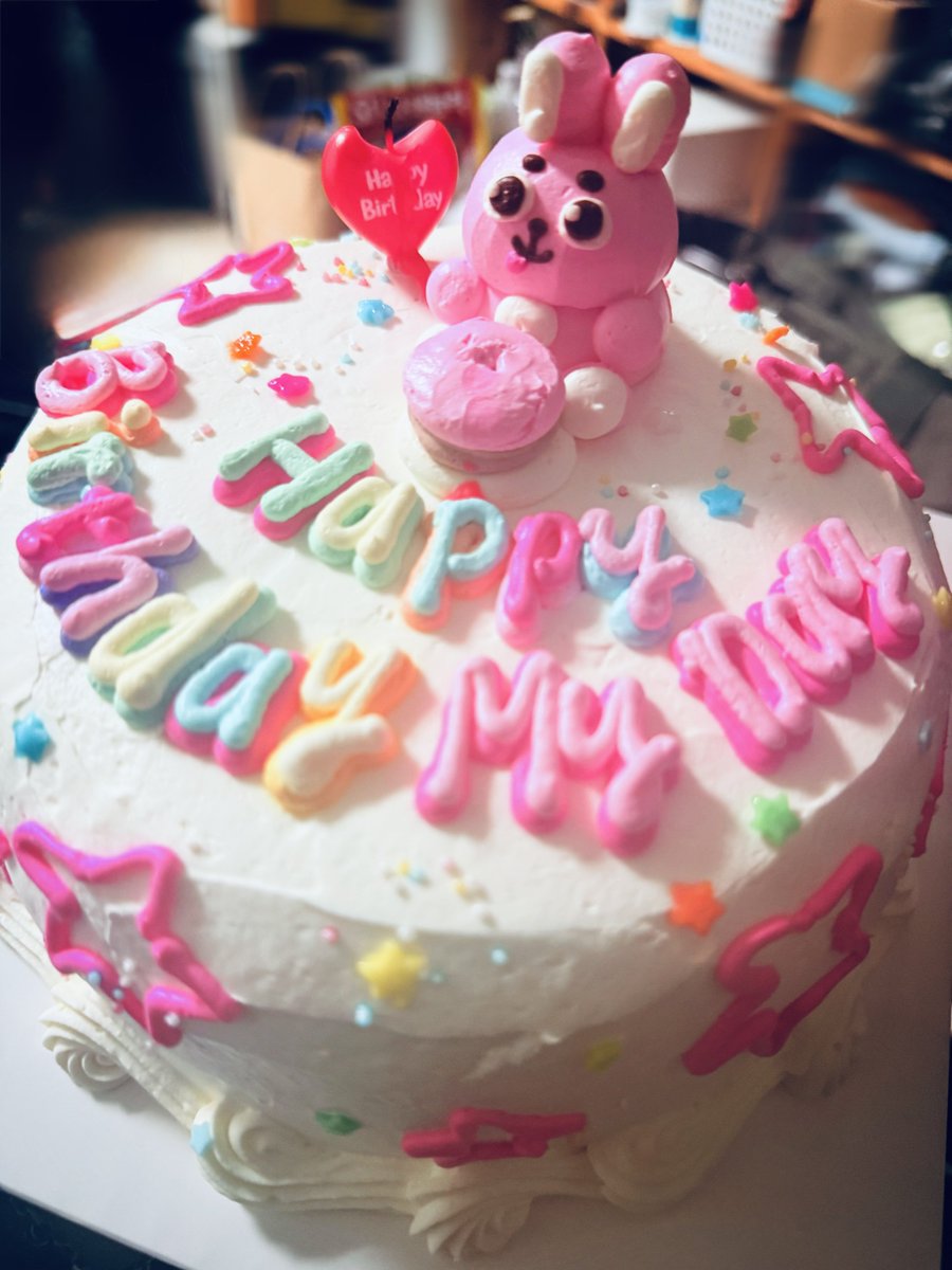 DAY_Dream93's tweet photo. 260530~260531

뜨거웠던 5월의 마지막
생일 케이크 완전 완내스야  
더웠지만 진짜 녹아내리는 거 같았지만
같이 있었기에 너무나도 행복했던 뷰민라
함께해 줘서 고마워🤍
b0b_p00 wpiluv https://t.co/0hbBhNsLOs
