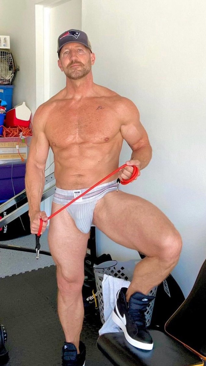 boxertrunks's tweet photo. Beat me, daddy, eight to the bar! https://t.co/ThHcH8gi6i