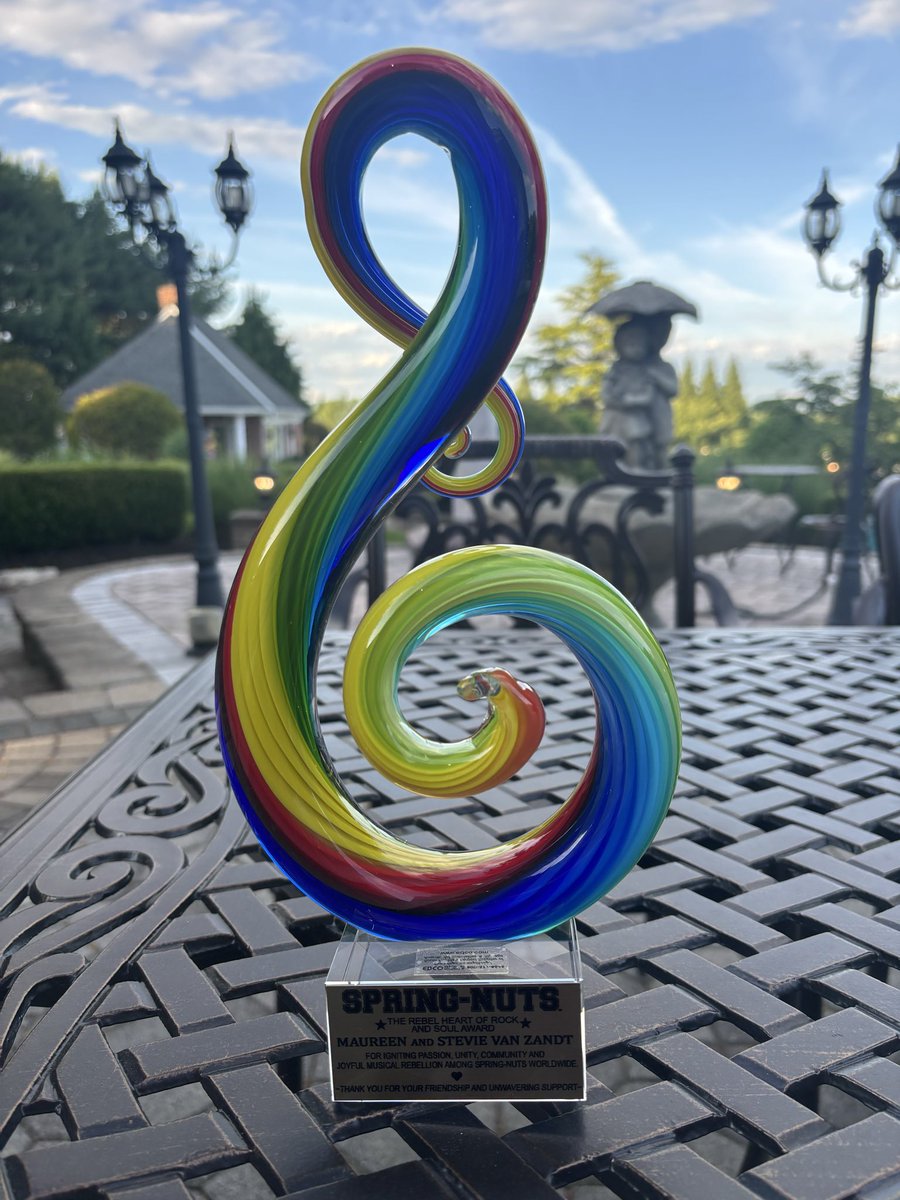 MVZaGoGo's tweet photo. Will forever cherish this beautiful award given to us by the wonderful @SpringNuts_ at the Stone Pony today. And they raised a lot for Why Hunger &amp; @TeachRock ! Thank you Howie &amp; Julie and the whole gang. Very special, generous people. We love you all💜💜 https://t.co/n8Noolv3sc