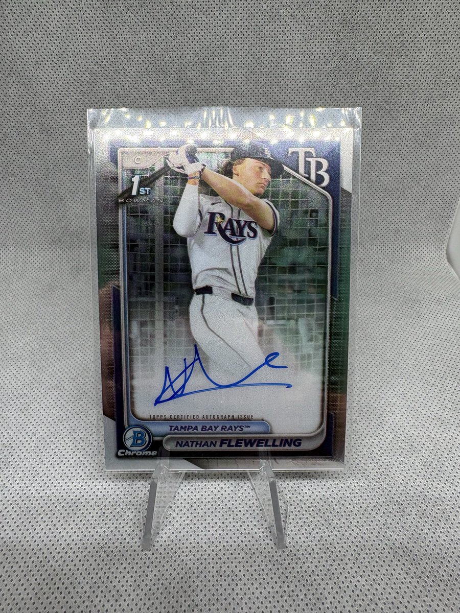 PrintRunCards2's tweet photo. Two Nathan Flewelling autos 

$90 shipped for the pair 

@HobbyRetweet_ https://t.co/Skg0qfHXrH