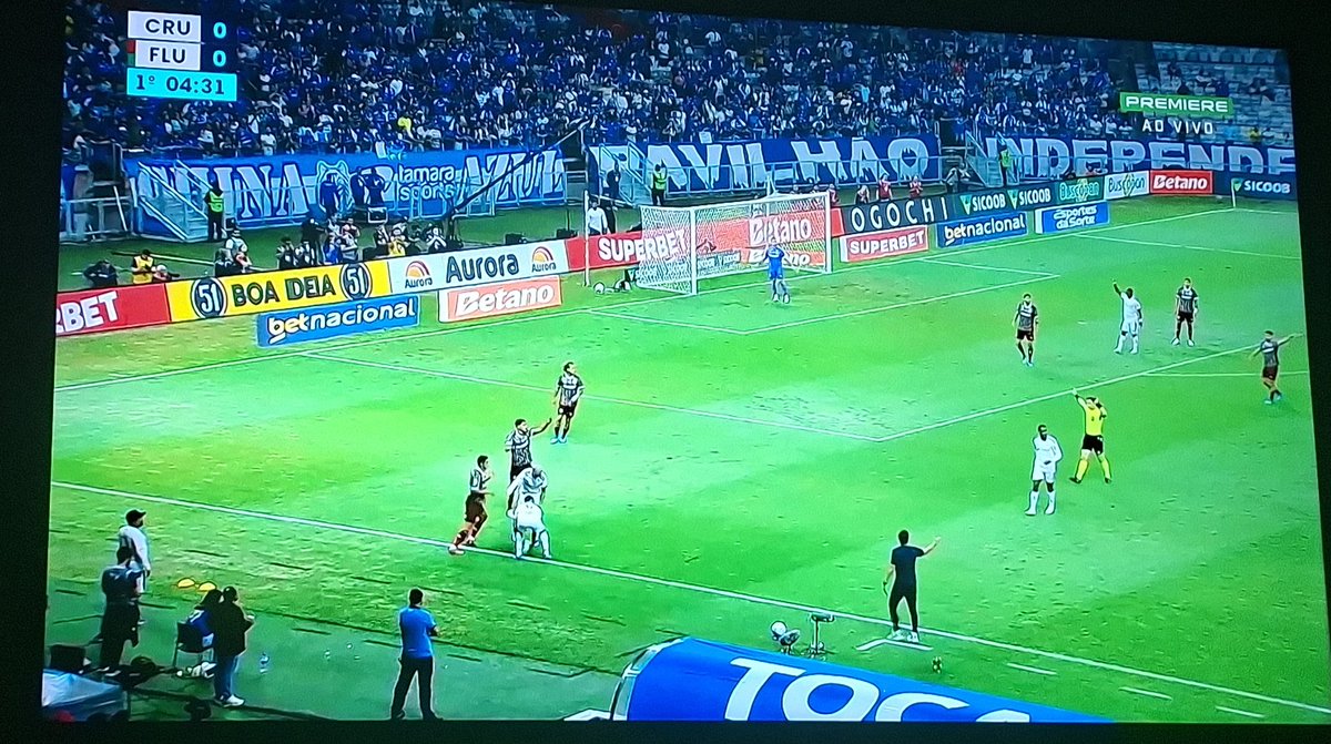 tedmosbyffc's tweet photo. o sub-20 já se divertiu, hora do profissional brilhar https://t.co/xHY9gyOkWp