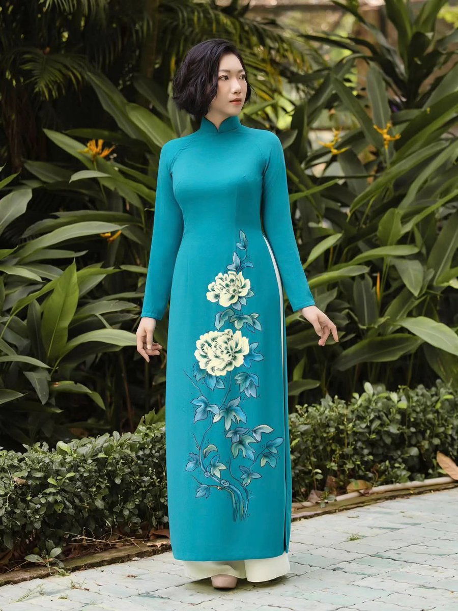 marknvy's tweet photo. Ao dai, Vietnam https://t.co/ggXXNwTHYj