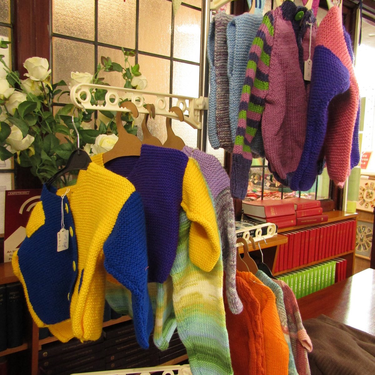 ShireMarkets's tweet photo. Discover unique treasures with Roseness Handmade Crafts providing a stunning collection of handmade soft toys, home accessories, quilts, and children's clothes

#ShirehamptonMarkets #HighStreetMarket #SupportSmallBusiness #BuyLocal #ShopLocal #Bristol https://t.co/8i3BJ31Ec9