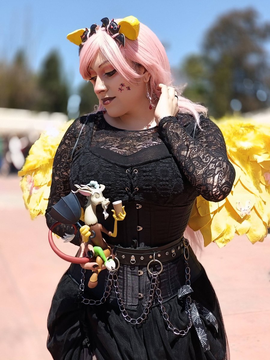 Animesinging's tweet photo. #Fotogaleria I estos son algunos cosplayers que nos encontramos en Revolución Otaku #cosplayers https://t.co/AGmTHKdAhA
