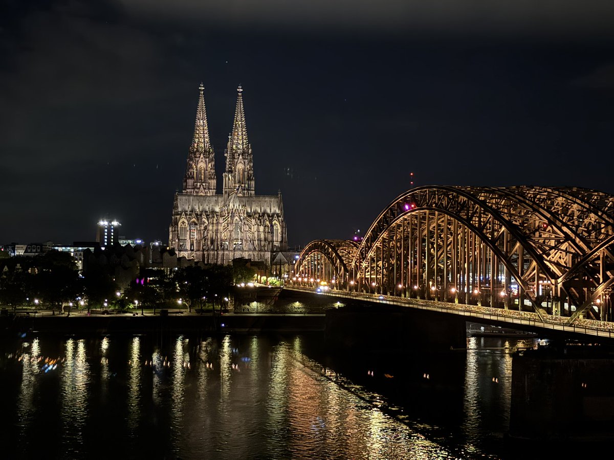 FL4MUS92's tweet photo. Cologne https://t.co/GNiNoE6LQk