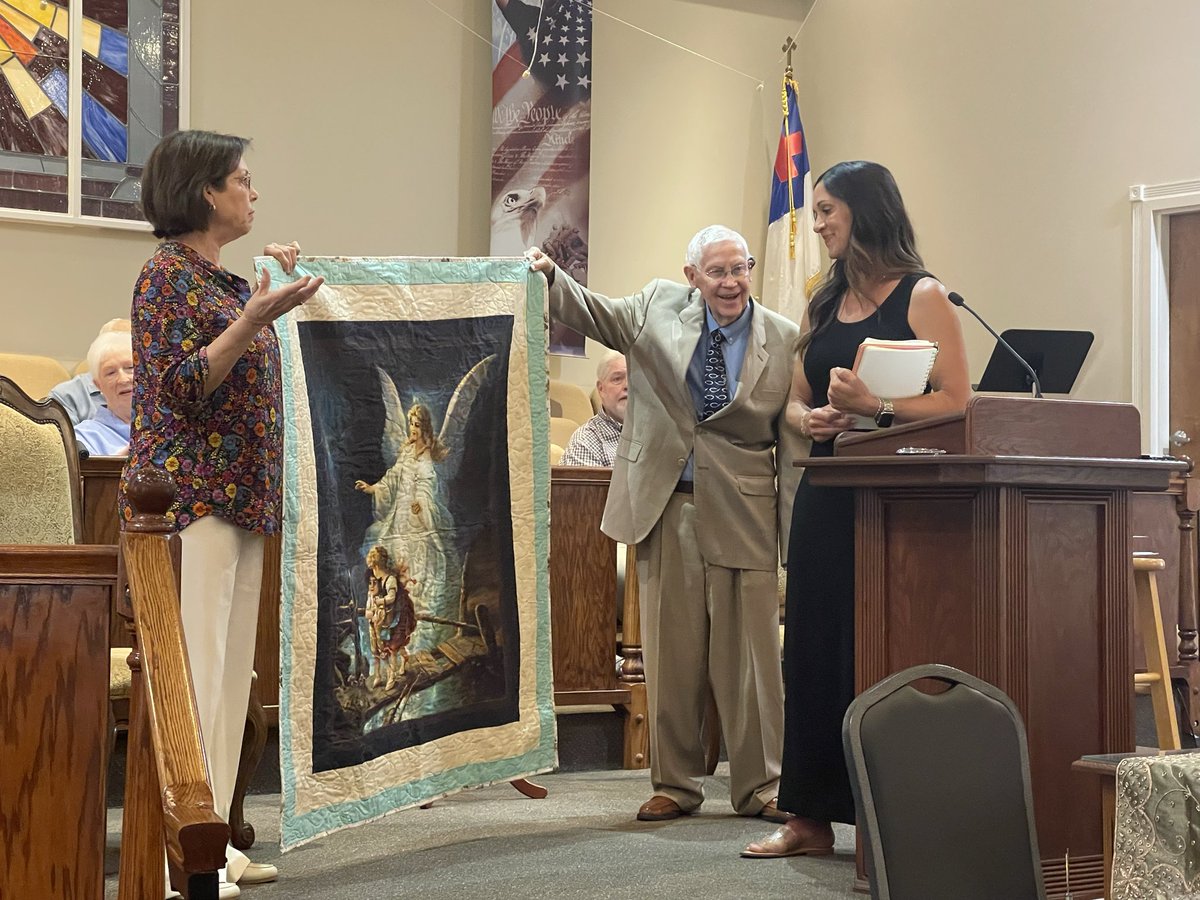 LBBChurch's tweet photo. Tiffany Cox from MOTIF Sober Living gave her testimony and received quilts from the LBBC Piece Makers, quilting group. #comehomeatlbbc https://t.co/5sMTpSbdtL