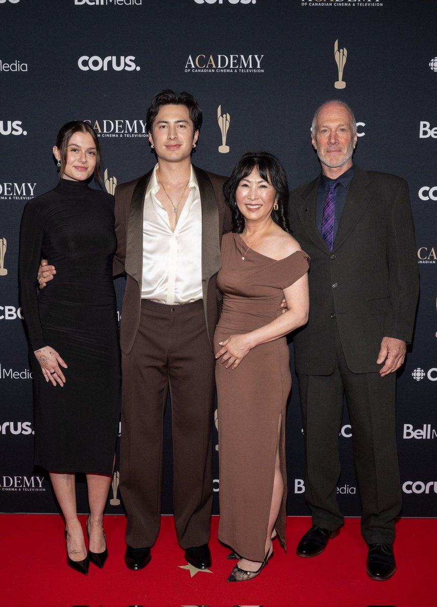 hudsonwonline's tweet photo. Hudson Williams and his family arriving on the Canadian Screen Awards red carpet ✨ https://t.co/7ELb4u9GYe
