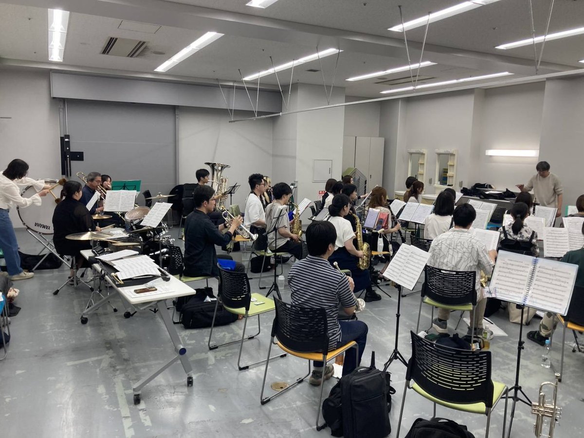 kinki_cerchio's tweet photo. 一昨日の練習では定演の曲から3曲を合奏🎼
最初にやった🦅は🍋団長が振ってくださいました！ソリスト様には気持ちよく吹いていただきますよ( •̀ω•́ )
🌊と🦌は演奏時間こそ違えどスタミナ勝負ですね。体力つけなきゃです(:3_ヽ)_ https://t.co/OPTQSPWb91