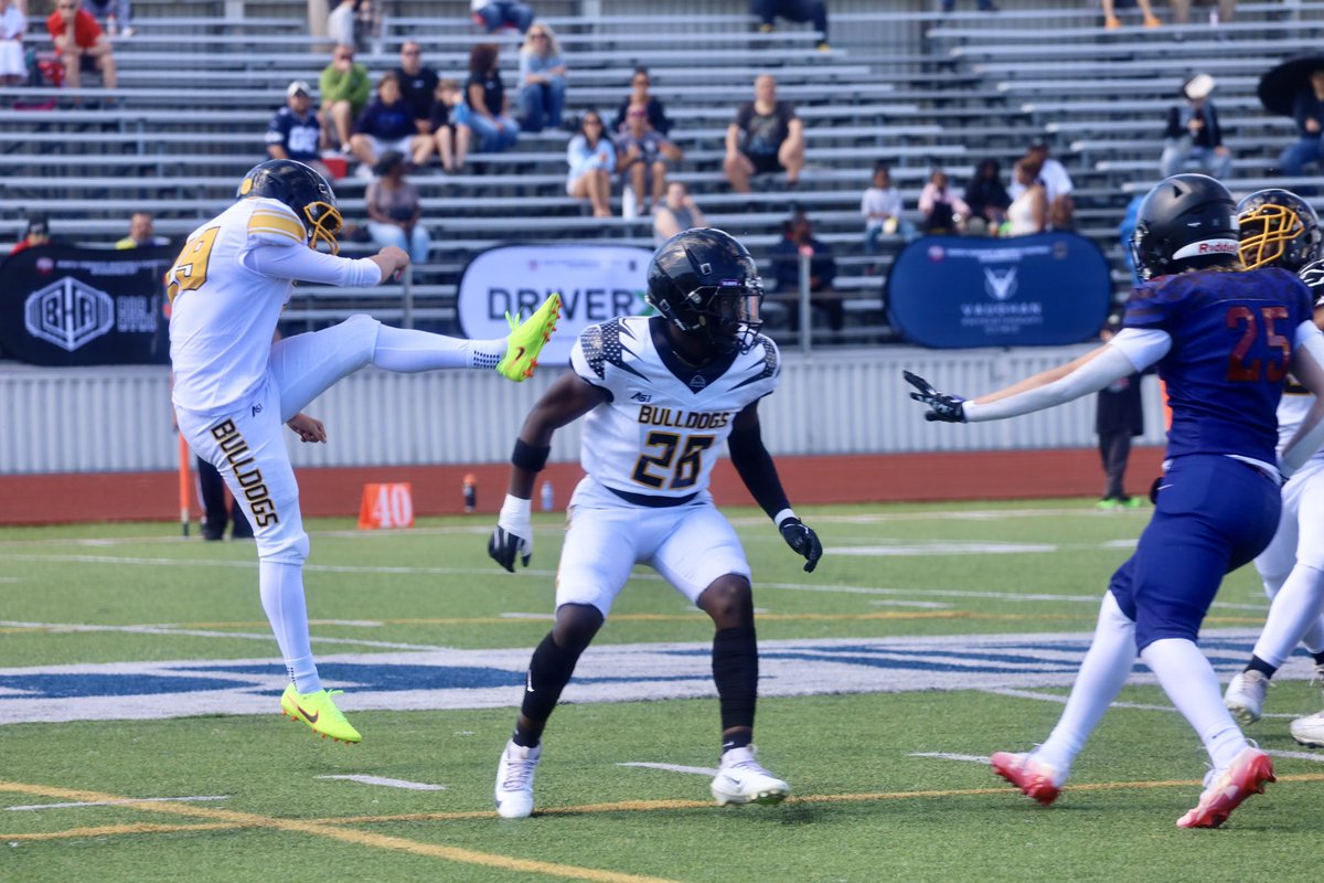 Jereyiou's tweet photo. Hey coaches check out one of my plays and stats from week 3 Win vs North Toronto 23-8
Stats:
3 Tackles
1 Pbu 
1 Qb pressure
A lot of work needs to be done but on to next week
#highschool #Osfl #linebacker #Football https://t.co/GVEO7YZwjc