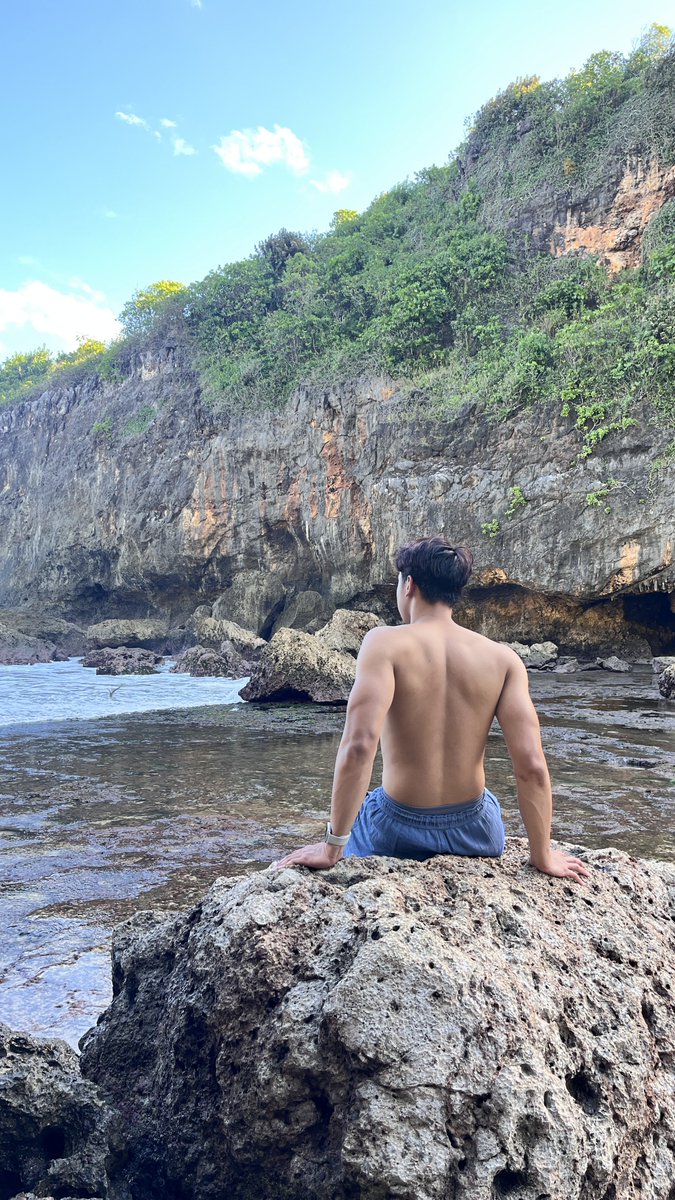 houjeecha's tweet photo. Alkisah:

Aku merelakan siripku demi menemukan pangeranku 🧜🏼‍♂️ https://t.co/ilYVVDA7WD