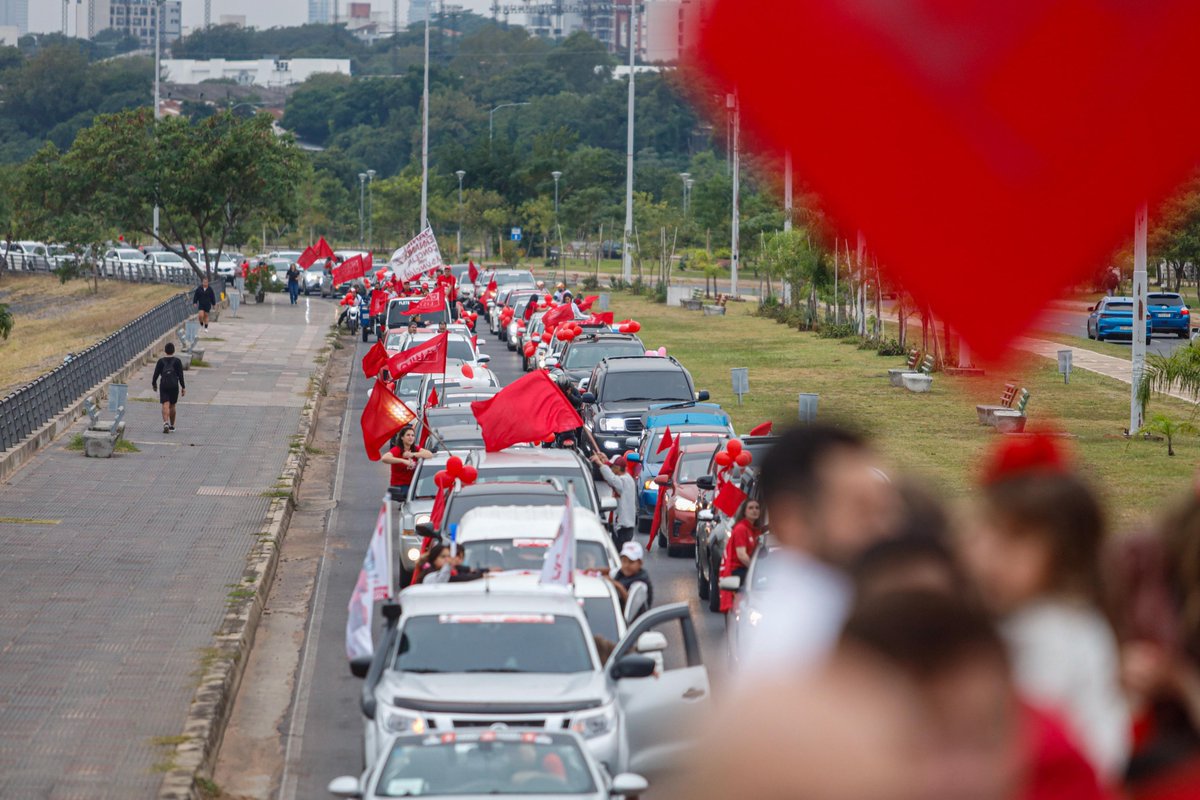 honorcolorado_'s tweet photo. Una multitudinaria caravana, de más de 7 kilómetros de vehículos en doble fila, encabezada por @CamiloPerezLM  y los candidatos a concejales de la lista 2, recorrió este domingo la Costanera de Asunción https://t.co/n80QY3nu0D