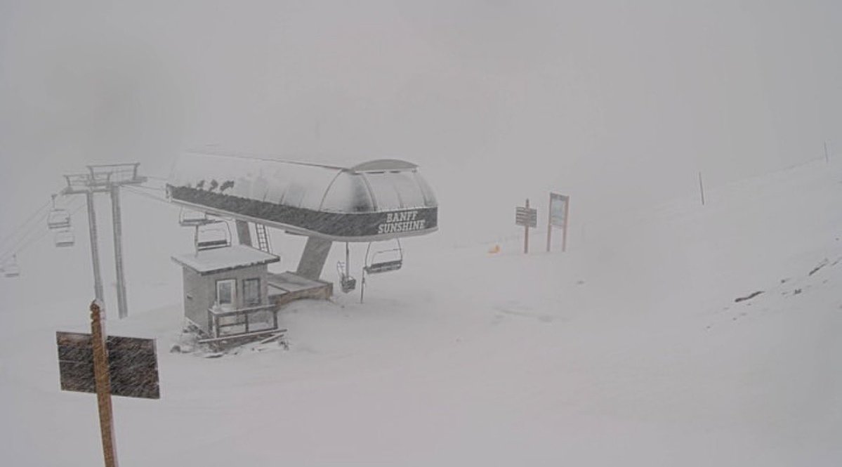 yegwave's tweet photo. This is what Banff Sunshine Village currently looks like ❄️ 🇨🇦 https://t.co/KvuLu02g6H