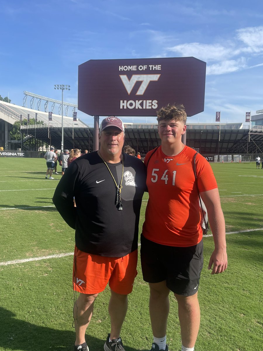 ethan70nunley's tweet photo. Great day at VT! Big thanks to @CoachMooreVT @coachjfranklin @KamariMorales for working with me today @StrengthAhs #AbingdonBuilt https://t.co/AOSsze57uw