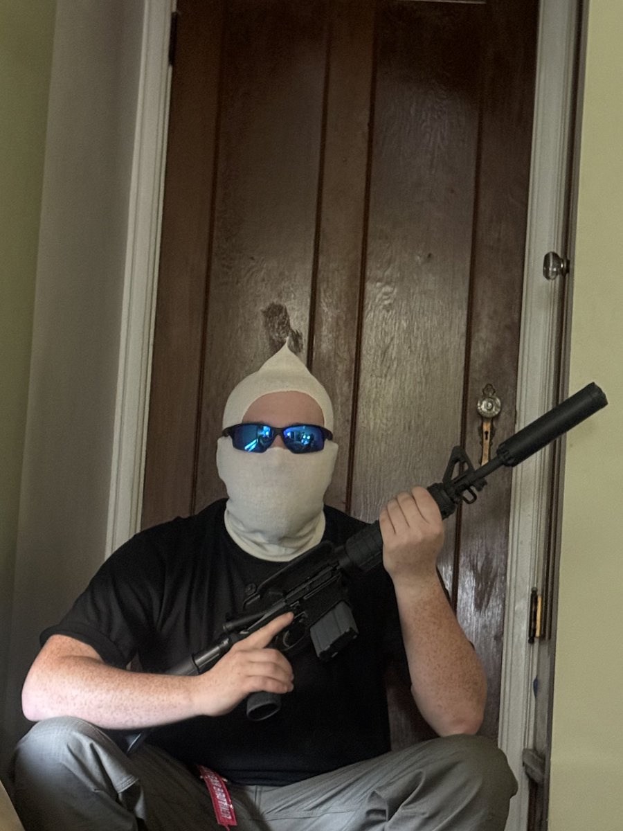 tylert69_'s tweet photo. Yo @hyza_cs I have a business proposal. Call me https://t.co/3zwf1b5YRr