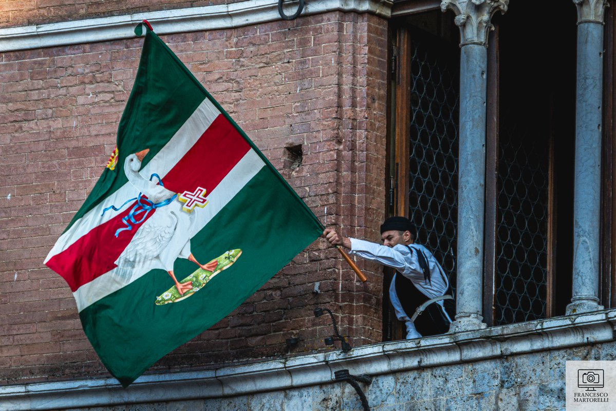 Martorelli76's tweet photo. 31.05.2026 Estrazione a sorte delle Contrade per il Palio di Luglio 2026... 🐛😉🥂

#photography #siena #paliodisiena #Palio #life https://t.co/OPlcVuTLNs