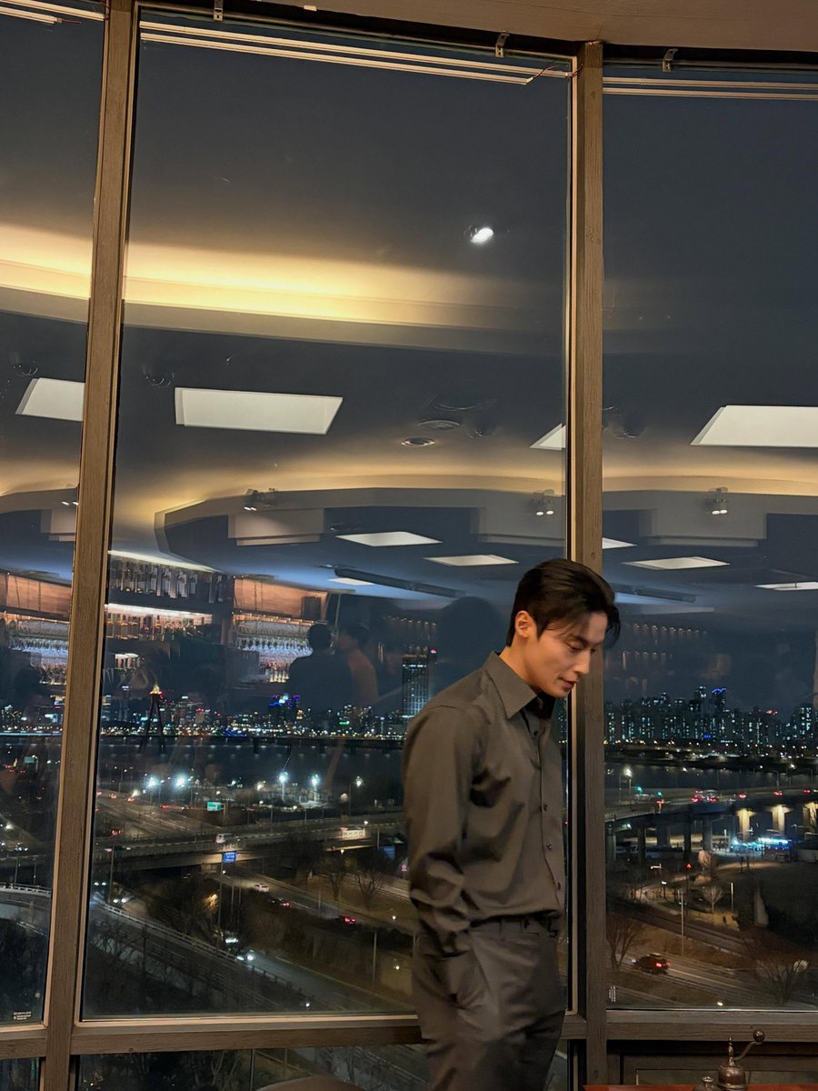 setrianglemo's tweet photo. 이 남자는 옛날부터 새벽에 뭔가를 올려서 여자를 잠 못 들게 하기로 유명함 https://t.co/O1gofujv6m