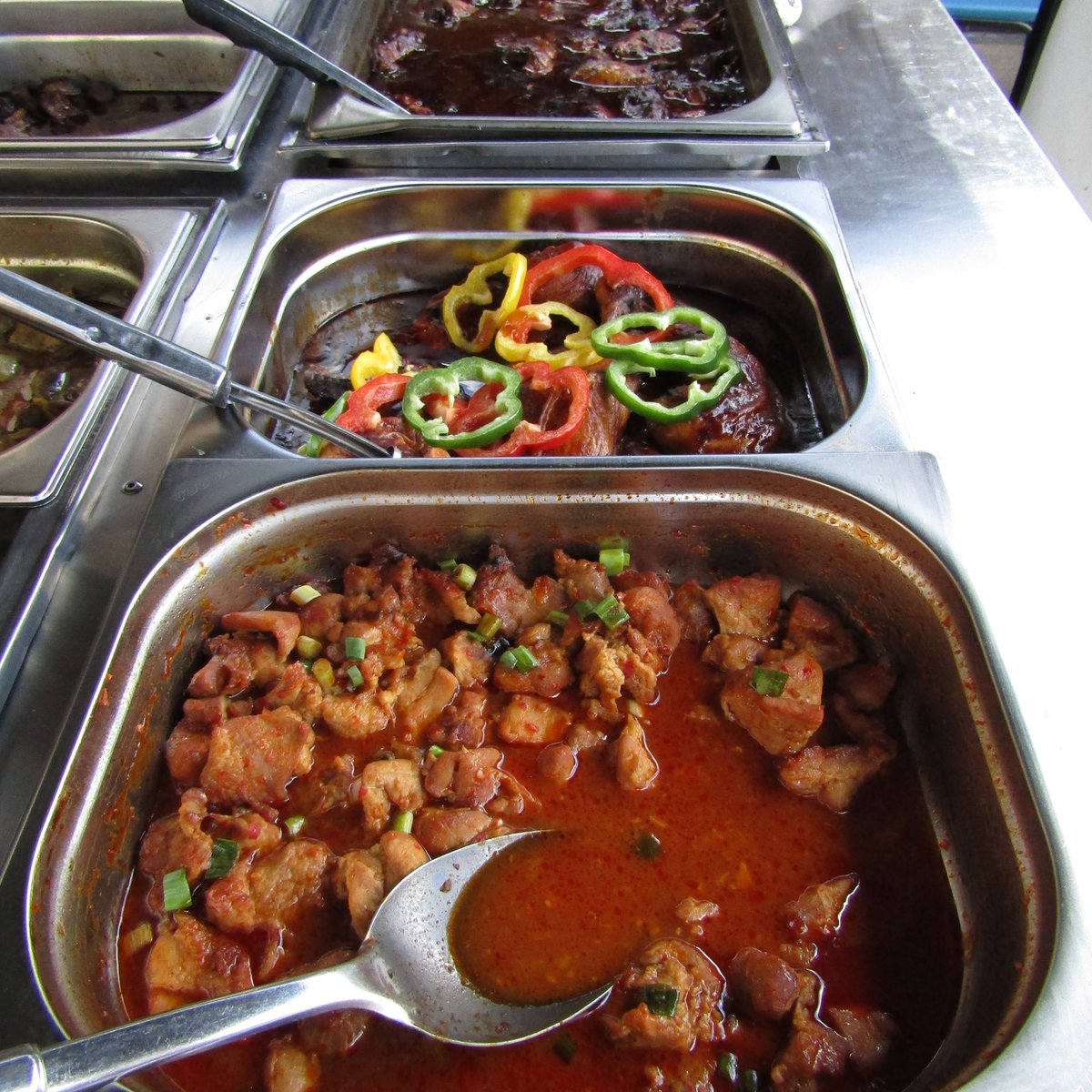 ShireMarkets's tweet photo. #FoodbySophie provides us with fabulous Jamaican food. Grab lunch and meet up with family and friends, why not do a take away meal for dinner? You'll love it!

#ShirehamptonMarkets #HighStreetMarket #SupportSmallBusiness #BuyLocal #ShopLocal #Bristol https://t.co/z3kCA7cbi4