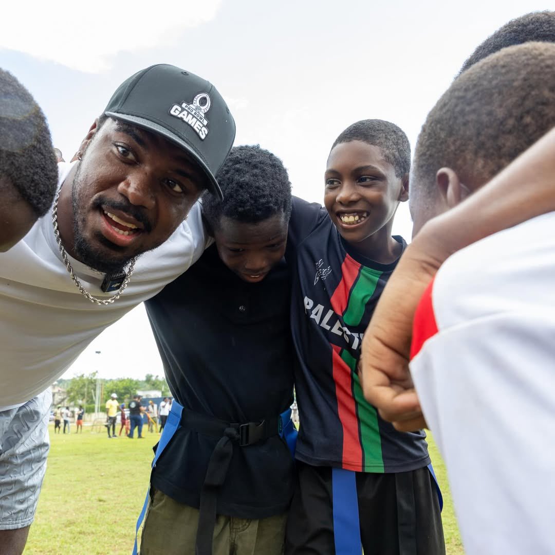 JacobBarzilla's tweet photo. Texans LB Azeez Al-Shaair in Jamaica with the HumanDevelopmentFund along with Bills WR Joshua Palmer: https://t.co/3mTGR2Inu5